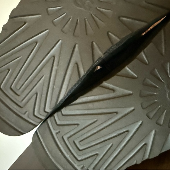 UGG Men's Black Suede Loafers/slippers size 12 NWOT - Picture 11 of 11